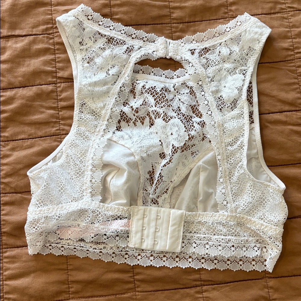 VS Lace Bralette NWOT - Picture 2 of 5